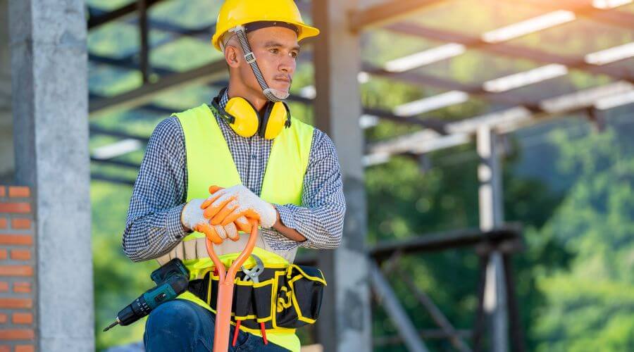 Professional gutter cleaning in Ellinger, TX